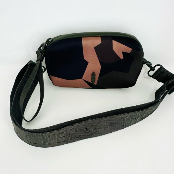 Thacker Cocoon 3 in 1 phone bag Geo Camo Neoprene - Picture 1 of 9